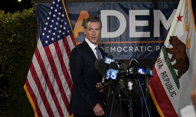 ΗΠΑ: Ο Δημοκρατικός κυβερνήτης «επιβίωσε» - Παραμένει στο τιμόνι της πολυπληθέστερης πολιτείας