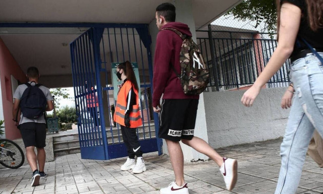 Κορονοϊός - Γώγος: Αύξηση κρουσμάτων από τα σχολεία - Επανεκτίμηση μέτρων σε ένα μήνα