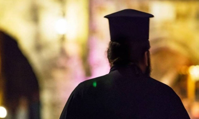 Πάτρα: Με κορονοϊό ιερέας που έκανε αγιασμό σε σχολείο