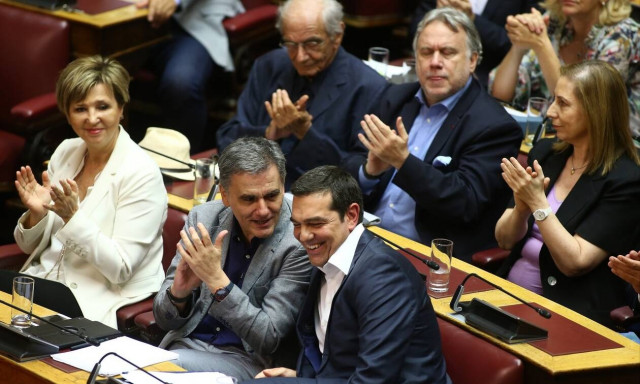 Το «όλον κόμμα» μπροστά στη δύσκολη συγκυρία - Ο ΣΥΡΙΖΑ συσπειρώνεται απέναντι στον Μητσοτάκη