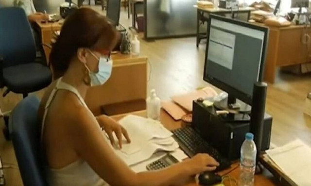 Μπόνους στους πιο παραγωγικούς δημόσιους υπάλληλους επεξεργάζεται το υπουργείο Εσωτερικών (vid)