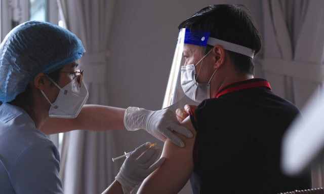 Moderna: Ζητάμε τρίτη δόση εμβολίου γιατί αυξήθηκαν οι μολύνσεις σε όσους το έκαναν πριν 13 μήνες