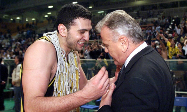 Το ξεχωριστό «αντίο» του Βασίλη Κικίλια στον Ντούσαν Ίβκοβιτς: «Δάσκαλε σε ευχαριστώ»