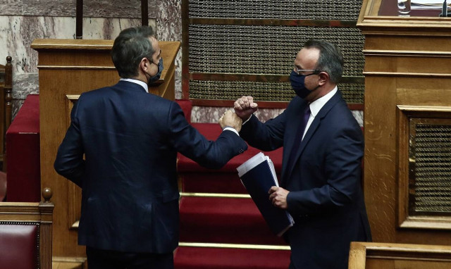 Κατώτατος μισθός: Πυροδοτεί τη «βόμβα» η κυβέρνηση! Δρομολογεί διπλή αύξηση - Τα σενάρια και το ΑΕΠ