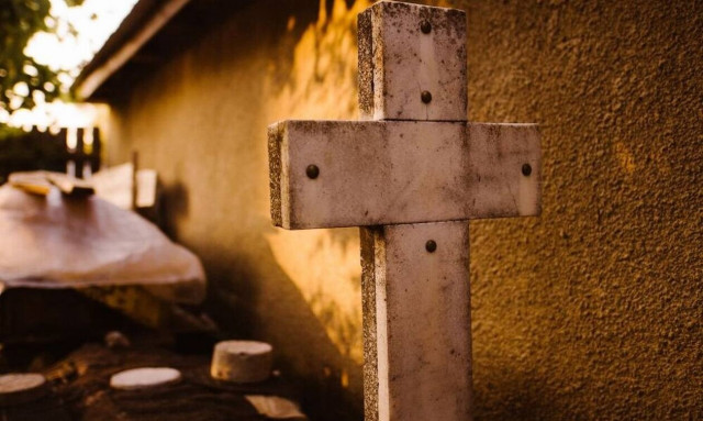 Ρωσία: Μεθυσμένος κοιμήθηκε σε φέρετρο και ξύπνησε με χειροπέδες