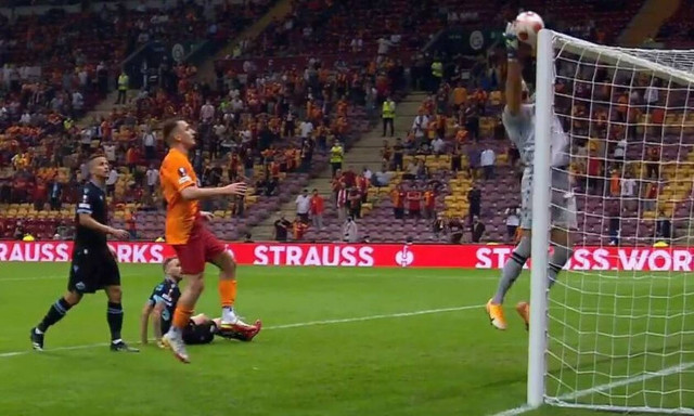 Europa League: Απίστευτο αυτογκόλ του Στρακόσα στο Γαλατάσαραϊ - Λάτσιο