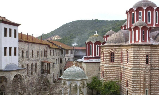 Άγιο Όρος: Συναγερμός στη Μονή Εσφιγμένου - Τέσσερα κρούσματα σε μοναχούς