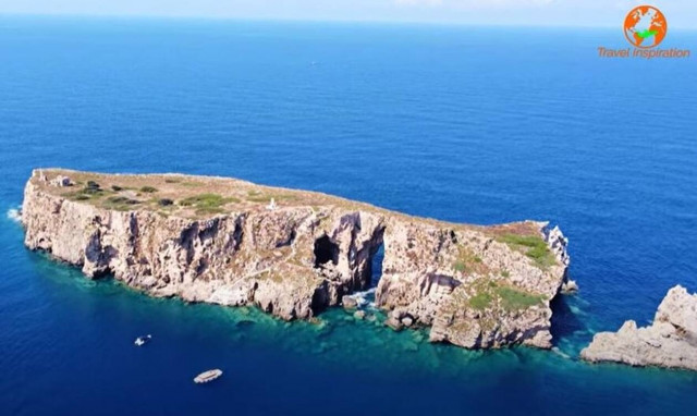 Τσιχλί Μπαμπά: Το νησί της Μεσσηνίας με το κρυμμένο μυστικό