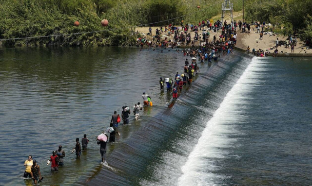 ΗΠΑ: Η κυβέρνηση Μπάιντεν θα επιταχύνει τις πτήσεις επαναπατρισμού σχεδόν 15.000 μεταναστών