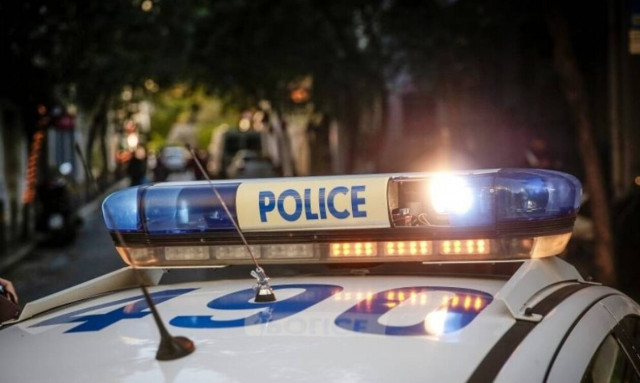 Πυροβόλησαν στον αέρα και μετά έριξαν πέτρες στους αστυνομικούς!