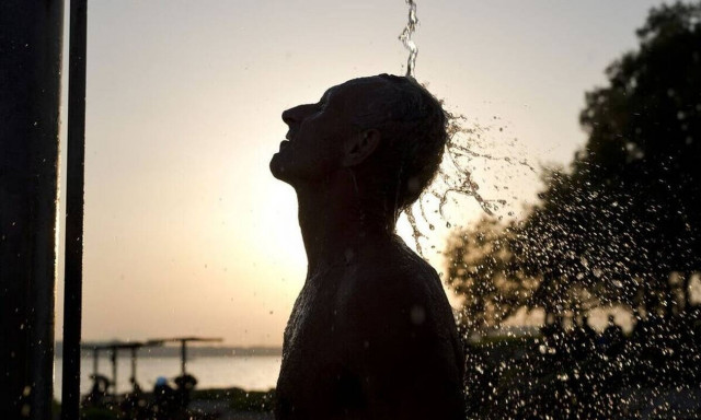 Καιρός: Προσοχή! Ισχυρός λίβας με αφρικανική σκόνη το Σαββατοκύριακο - Νέοι χάρτες του meteo