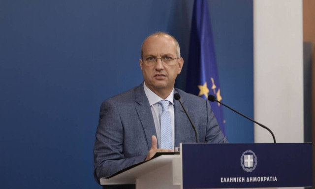 Economou: Tsipras unable to address the concerns of today, the questions of tomorrow