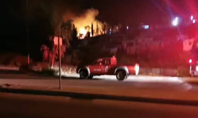 Φωτιά Σάμος: Συναγερμός στο ΚΥΤ - Εκκενώνεται η δομή μεταναστών