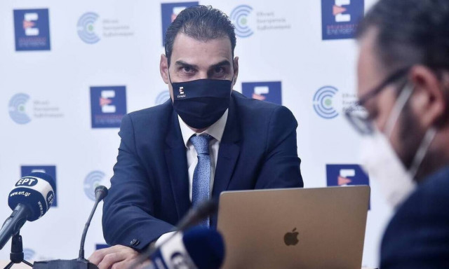 Θεμιστοκλέους για τρίτη δόση: Ποιους θα αφορούν οι αυριανές ανακοινώσεις