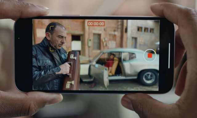 iPhone 13: Πόσες μέρες χρειάζεται να δουλέψει ο Έλληνας για να το αγοράσει