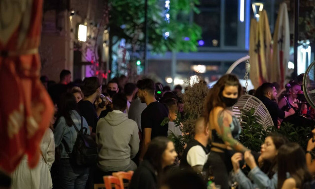 Κορονοϊός: Ανησυχία στη Θεσσαλονίκη - «Αύξηση 15% στα κρούσματα και τις νοσηλείες»