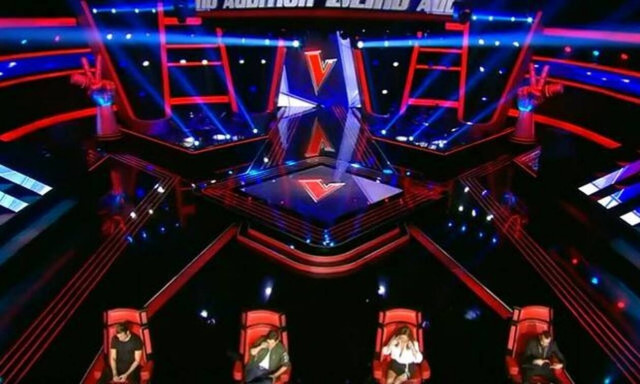 The Voice: Ο Αργυρός έπαθε πλάκα! Δείτε ποιος γνωστός τραγουδιστής εμφανίστηκε (videos)
