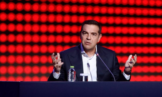 Ο Τσίπρας δείχνει τα «δόντια» του – Η τακτική της ολομέτωπης επίθεσης και το εμπόδιο