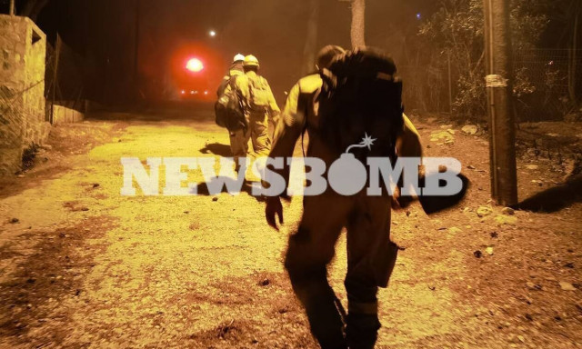 Φωτιά στη Νέα Μάκρη - Κυκλοφοριακές ρυθμίσεις: Πού υπάρχει διακοπή της κυκλοφορίας