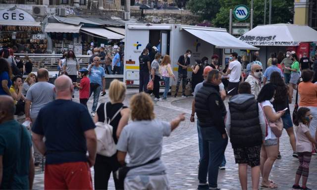 Κρούσματα σήμερα: 3.040 νέα ανακοίνωσε ο ΕΟΔΥ - 42 θάνατοι σε 24 ώρες, στους 333 οι διασωληνωμένοι