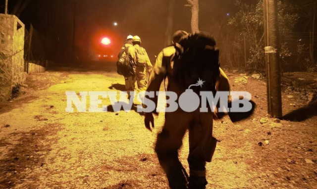 Χωρίς ενεργό μέτωπο η φωτιά στη Νέα Μάκρη – Όλα δείχνουν εμπρησμό