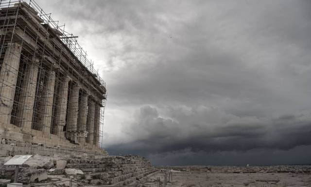 Καιρός: Ραγδαία πτώση της θερμοκρασίας τις επόμενες ώρες - Πώς θα κινηθούν οι ψυχρές μάζες