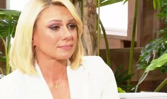 Κατερίνα Καραβάτου: «Λύγισε» on air - «Όσοι προσπάθησαν να μου κάνουν κακό τους κοιτάω στα μάτια»