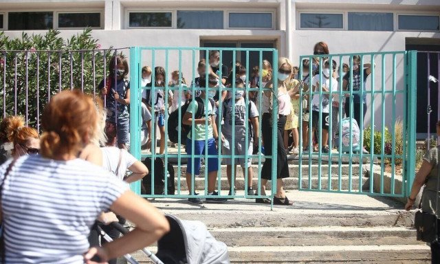 Υπ. Παιδείας: Η μετάλλαξη «Δ» δεν χτυπά περισσότερο τα παιδιά - Θα αυξηθούν τα κρούσματα