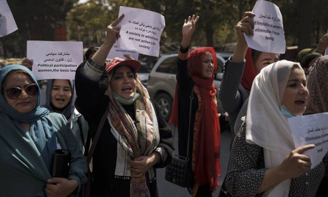 FM: Seven women MPs from Afghanistan arrived in Athens