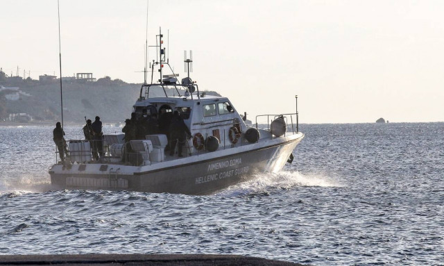 Θρίλερ στον Φλοίσβο: Το Λιμενικό αναζητά πληροφορίες για τη γυναίκα που βρέθηκε νεκρή