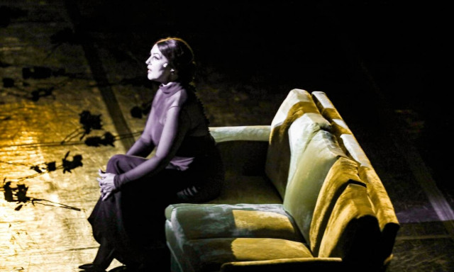 Τετ α τετ Μπελούτσι-Βίσση στο Ηρώδειο μετά την παράσταση - Χαμογελαστές, πιασμένες χέρι-χέρι