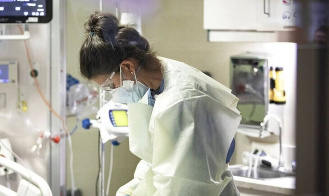 «Τρελοκομείο» με τον κορονοϊό καταγγέλλει ο καθηγητής Λαζανάς: Ζητούν εκταφές νεκρών από Covid