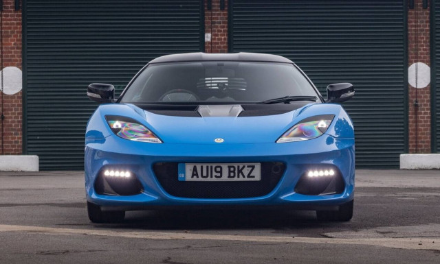 Ολοκαίνουργια πλαίσια για τις ηλεκτρικές Lotus και Alpine