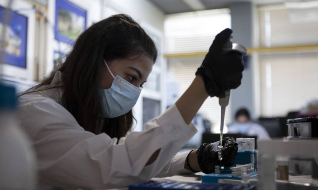 Ελληνική έρευνα για τον κορονοϊό: Η βαριά Covid-19 μπορεί να γυρίσει μπούμερανγκ το ανοσοποιητικό