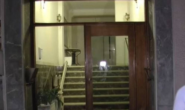 Καλλιθέα: Επίθεση με κροτίδες σε είσοδο πολυκατοικίας -Τρόμος για τους ενοίκους