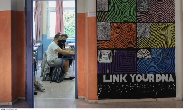 Η πανδημία «χτυπά» τα παιδιά: Αυξάνονται τα κρούσματα στα σχολεία - Φόβος για την επόμενη μέρα