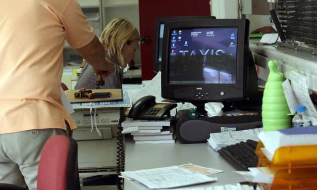 Πρόστιμο €300 την εβδομάδα σε μη εμβολιασμένους δημοσίους υπαλλήλους που δεν θα κάνουν rapid test