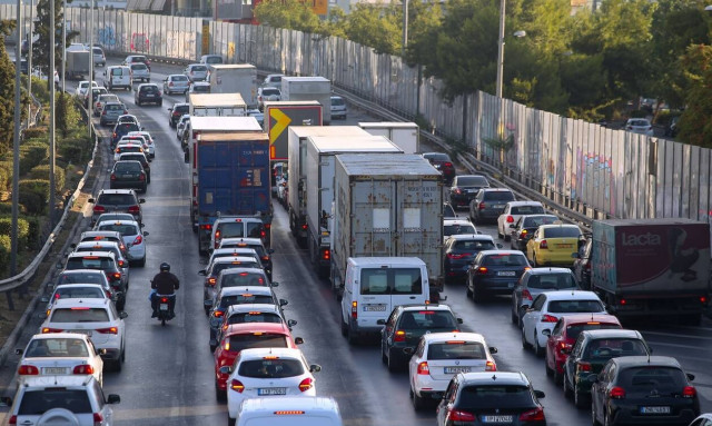 Κίνηση ΤΩΡΑ: Ταλαιπωρία στον Κηφισό και τη λεωφόρο Αθηνών – Δείτε χάρτη