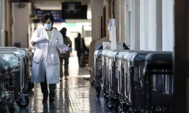 Γώγος: Να ανοίξουν κι άλλες κλίνες και στα παιδιατρικά - Αυξάνονται τα κρούσματα στα σχολεία