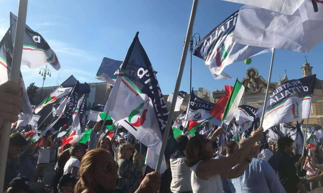 Ιταλία: Ένταση στη διαδήλωση 1.500 αντιεμβολιαστών στο Μιλάνο