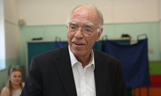 Βασίλης Λεβέντης: Νοσηλεύεται σε κρίσιμη κατάσταση με κορονοϊό - Εσπευσμένα στην Εντατική