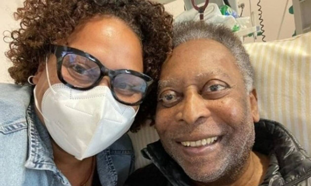 Ο Πελέ αναρρώνει και παίζει... χαρτιά με την κόρη του (photos)