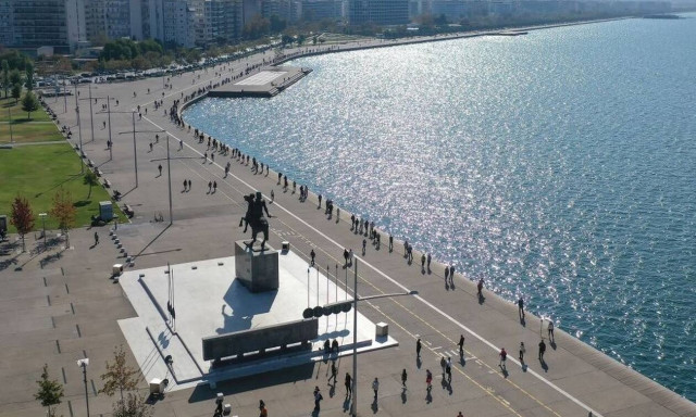 Θεσσαλονίκη: Αυξάνεται το ιικό φορτίο στα λύματα, ασφυκτιούν οι ΜΕΘ και τα κορονοπάρτι συνεχίζονται