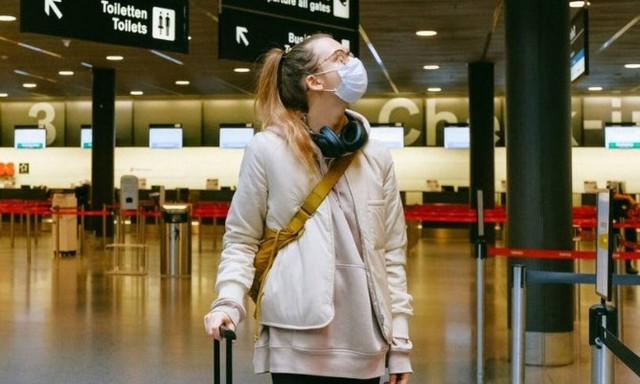 Ρώσοι ταξιδεύουν τουριστικά στο εξωτερικό για να εμβολιασθούν με ξένα εμβόλια