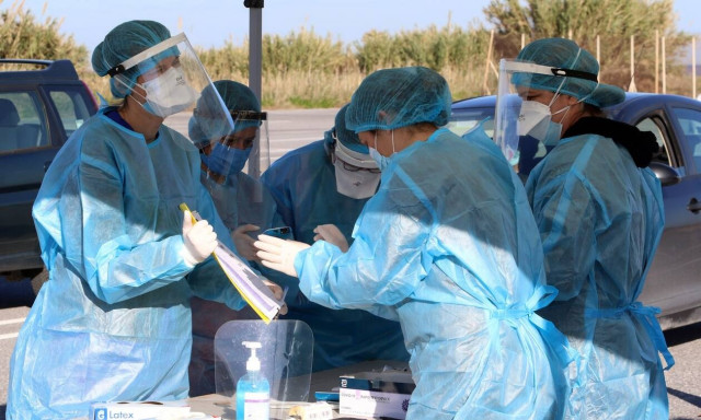 Κρούσματα σήμερα: Δείτε πόσες μολύνσεις εντοπίστηκαν στην περιοχή σας - «Ζόρια» ξανά στη Λάρισα