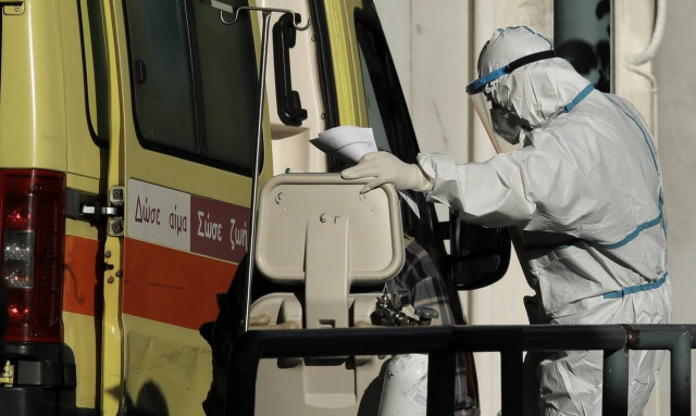 Πύργος: Επεισοδιακή μεταφορά 67χρονου που πέθανε από κορονοϊό στο σπίτι του