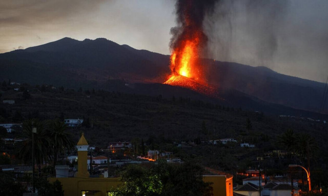 Ισπανία - Λα Πάλμα: Επαναλειτουργεί το αεροδρόμιο που έκλεισε λόγω της τέφρας