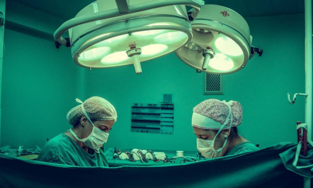 Τρεις celebrities που παραμορφώθηκαν τελείως από τις πλαστικές (pics)