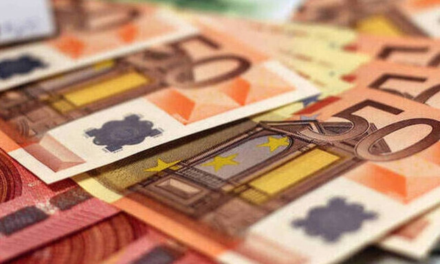 «Βρέχει» λεφτά από τον ΟΠΕΚΑ: Πότε πληρώνονται επιδόματα και παροχές