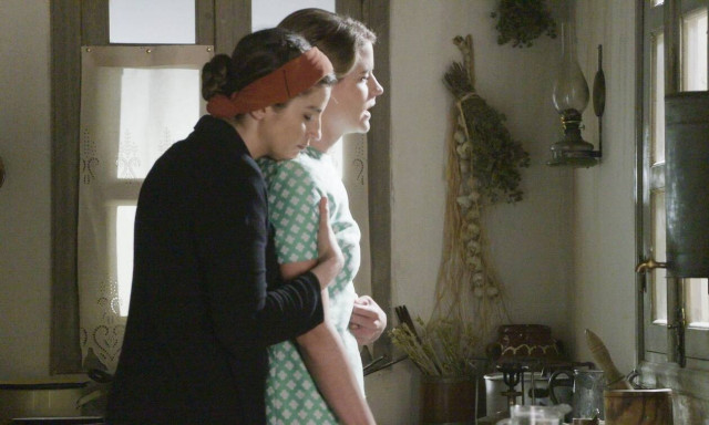 Άγριες Μέλισσες: Ο Λάμπρος φυγάς, η Ελένη αντιμέτωπη με το παρελθόν - Νέα επεισόδια και ανατροπές